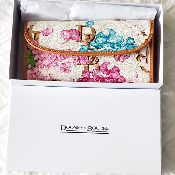Dooney & Bourke Bags New Dooney Bourke White Hydrangea Checkbook